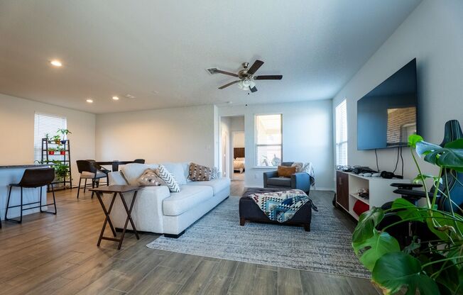 Charming 3-Bed, 2.5-Bath Home for Lease in Aubrey, TX