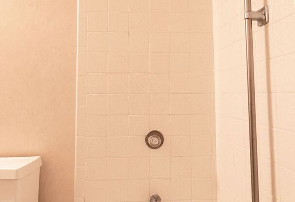 1 bed, 1 bath, 682 sqft, $975, Unit Unit 614