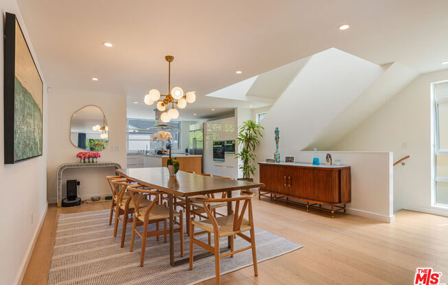 16 VOYAGE ST