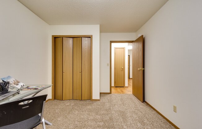 2 beds, 1 bath, 888 sqft, $1,040, Unit 1704-310