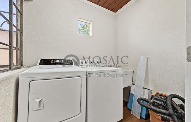 3 beds, 2 baths, 1,553 sqft, $2,300