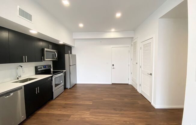 1 bed, 1 bath, 518 sqft, $1,820, Unit 707