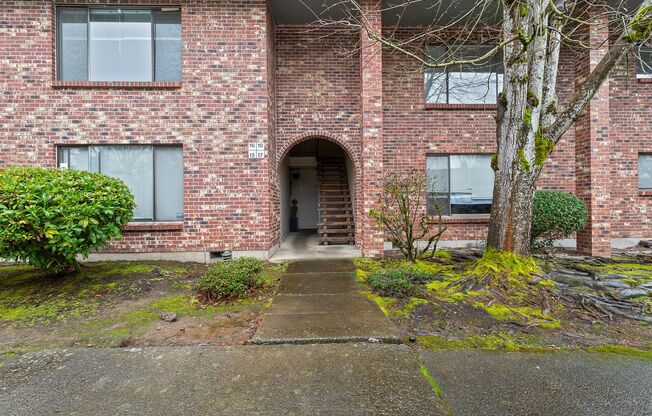 2 beds, 1.5 baths, 960 sqft, $1,750, Unit 18