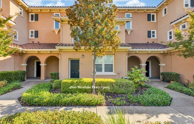 1 bed, 1.5 baths, $1,995, Unit # 3004