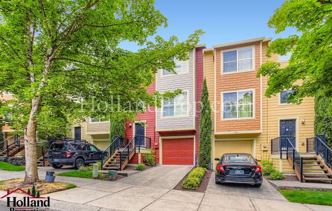 Wonderful 3 Bed 3 Bath Townhouse in  Hillsboro!
