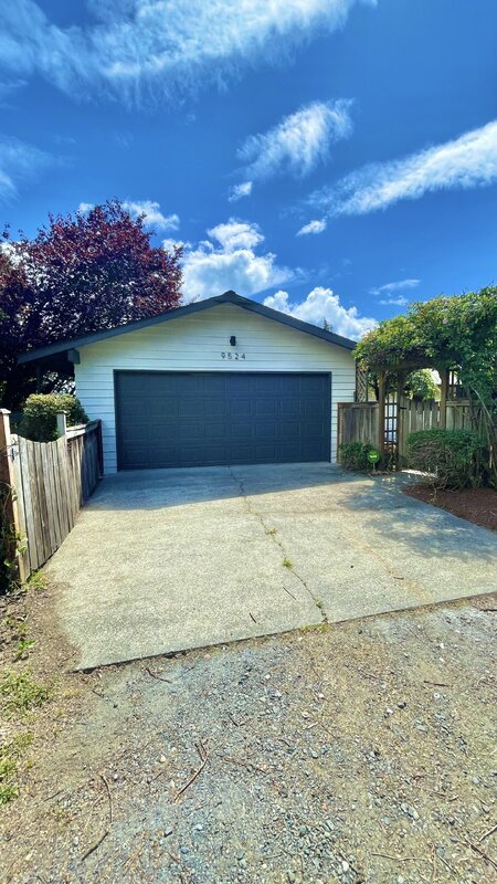 9524 15 AVE NE