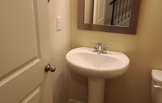 Spacious 3BR/2.5BA Home with Loft in Swim Community