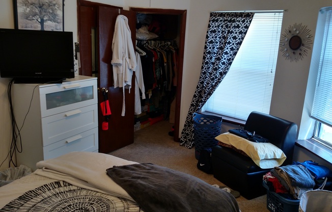 2 beds, 1 bath, 1,000 sqft, $1,319, Unit 2520 105