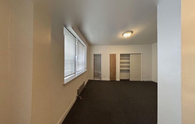 Studio, 1 bath, 284 sqft, $900, Unit 1-J