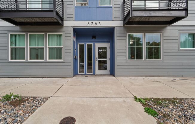 1 bed, 1.5 baths, 988 sqft, $1,650, Unit 302