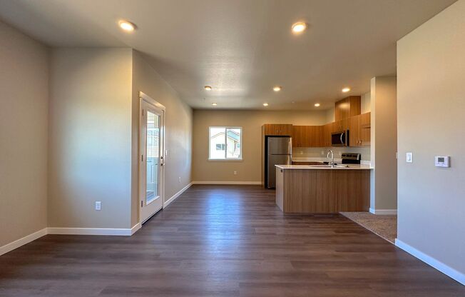 2 beds, 2 baths, 900 sqft, $1,535, Unit 4560-204