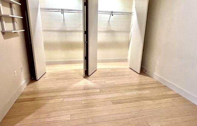 2 beds, 2 baths, 891 sqft, $4,200, Unit 7O8