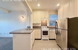 4318 SE MILWAUKIE AVE