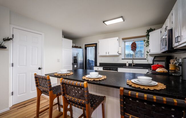 Stunning Townhome with Mountain Views in Ravencrest Condominiums!