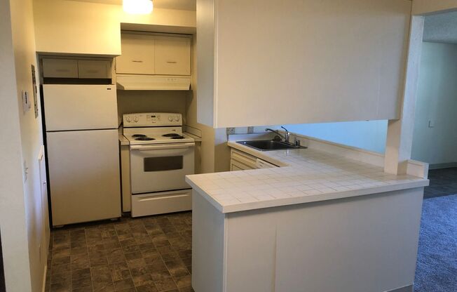 2 beds, 1 bath, $1,075, Unit 09