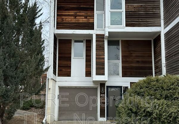 1631 N 109 PLZ