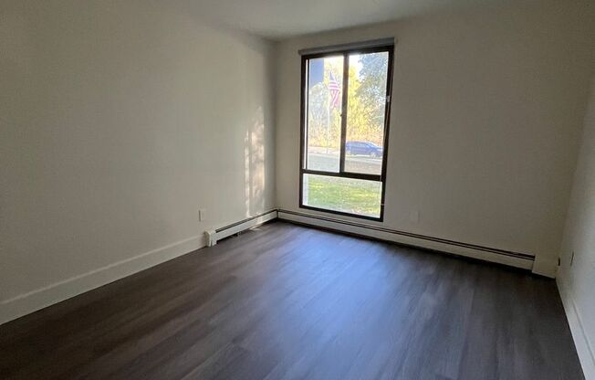 2 beds, 1.5 baths, 950 sqft, $1,545, Unit 100E