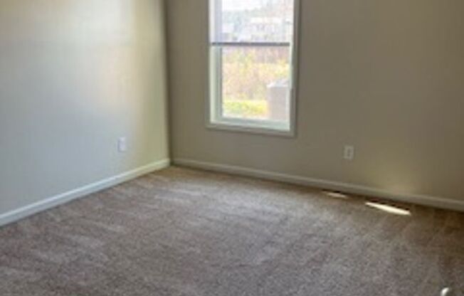 2 beds, 1 bath, 940 sqft, $1,200, Unit 141F