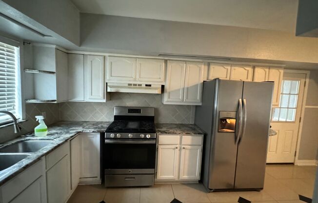 3 beds, 2 baths, $1,650