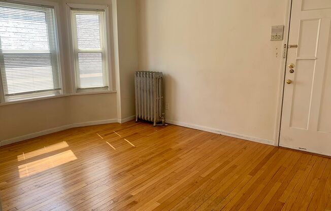 One Bed in Oak Park, Pet Friendly!