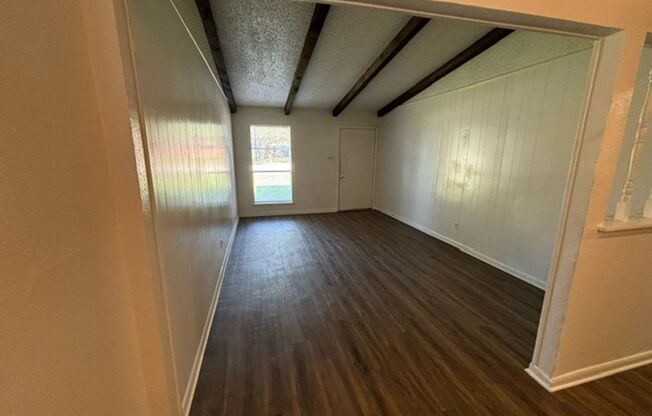 Cute single story 2 Bedroom Duplex in Burleson