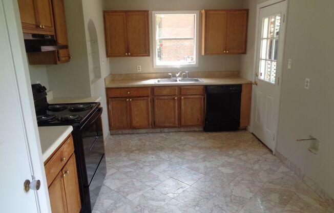 3 beds, 1 bath, $1,225