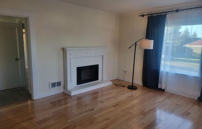 4 beds, 1 bath, $2,595