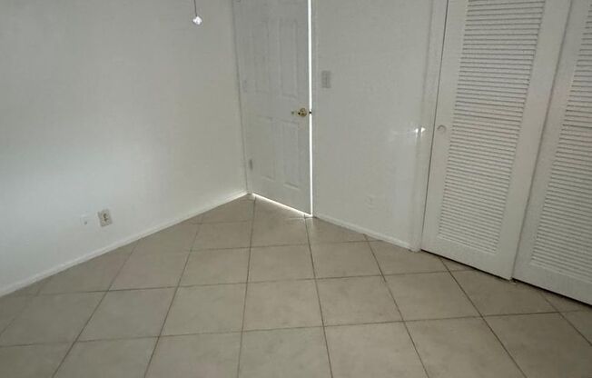 2 beds, 1 bath, $2,500