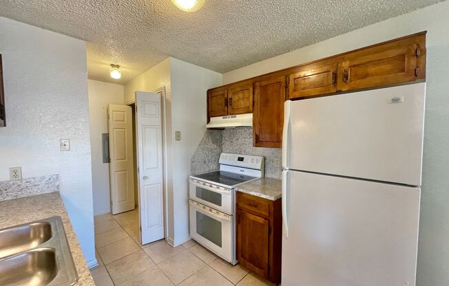 2 beds, 1.5 baths, 1,143 sqft, $950, Unit 4806 A Rainbow Circle