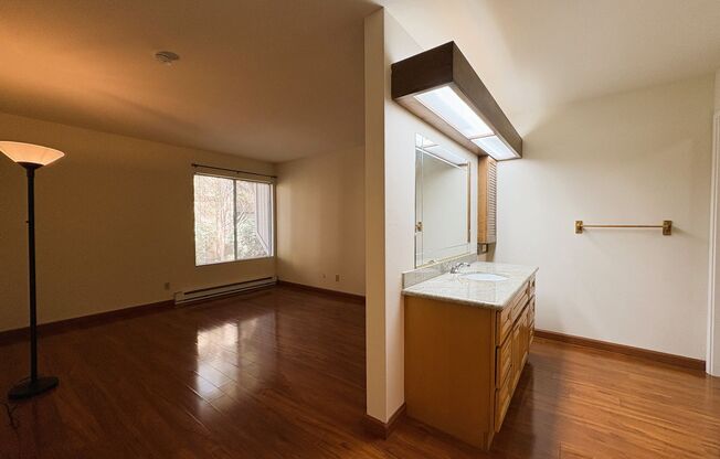 2 beds, 2 baths, $3,400, Unit # 209