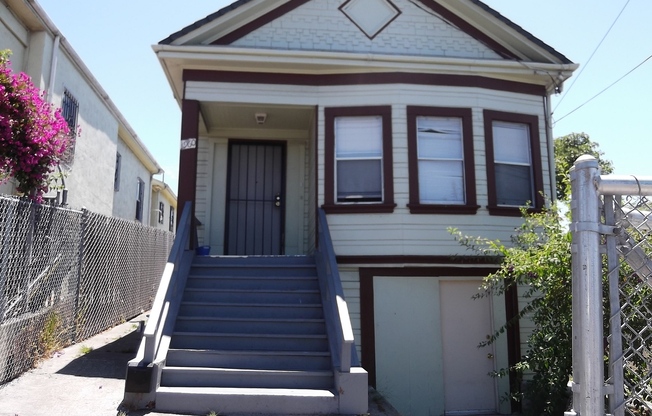 3 beds, 2 baths, $3,300