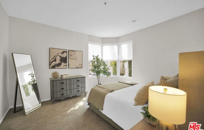 2 beds, 2 baths, 942 sqft, $559,900, Unit 135