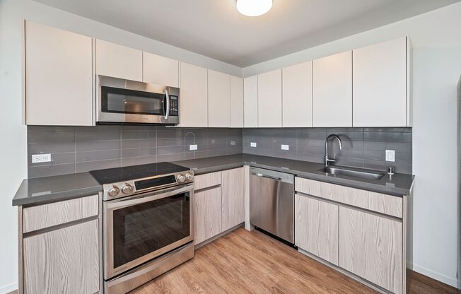 Kapiolani Residence - Great Location, Great Price!