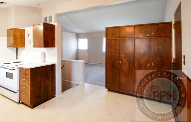 Comfortable 3 Bd /1.5 Ba Home $500.00 off Deposit!!!