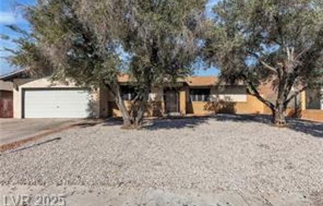 Spacious Single Story Home Near Sahara/Eastern