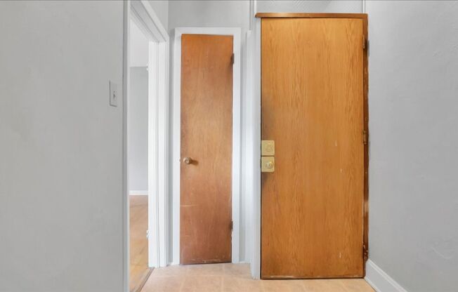 1 bed, 1 bath, 700 sqft, $1,000, Unit 4
