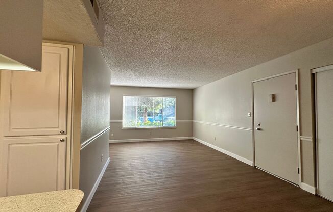 2 beds, 1 bath, 895 sqft, $1,700, Unit 490102