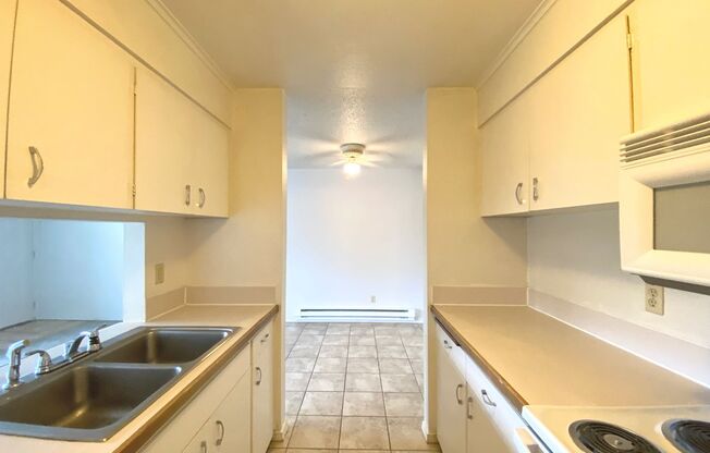 1 bed, 1 bath, 600 sqft, $999, Unit 19