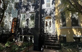 Newly Renovated, AMAZING Location, One Bedroom in West End! -Private Patio!