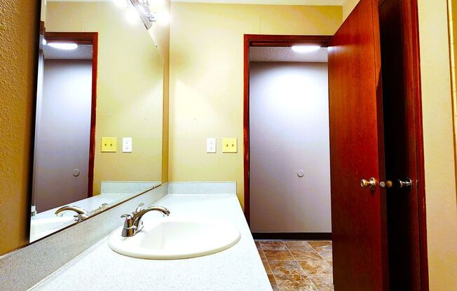 Studio, 1 bath, 440 sqft, $975, Unit 224