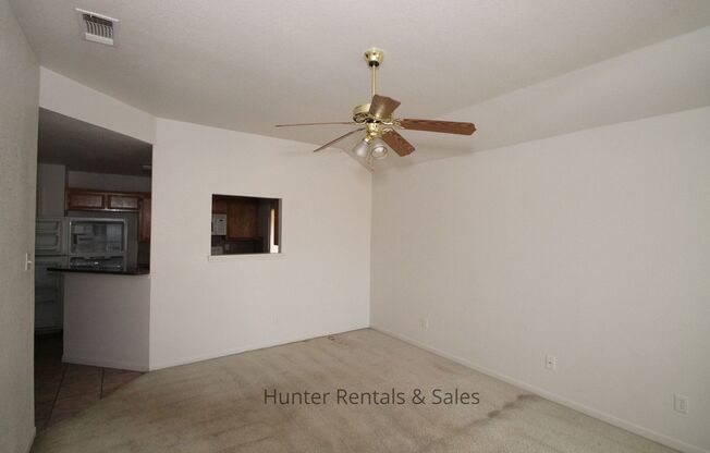 3 beds, 2 baths, $1,100, Unit Unit B