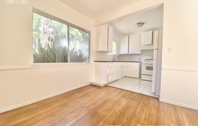 1162 N ORANGE GRV