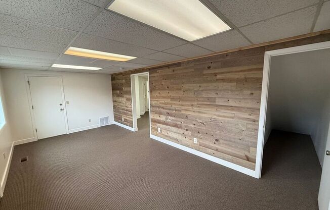 1367 COMMERCIAL ST SE