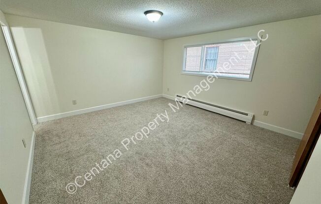 3 beds, 1.5 baths, $1,300, Unit 7