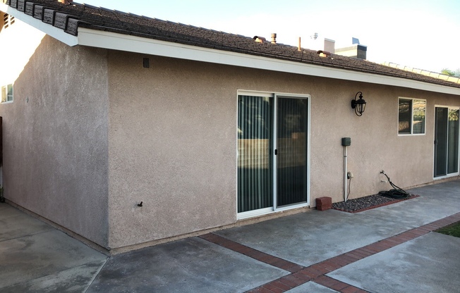 BEAUTIFUL 3 BEDROOM 2 BATHROOM HOME OFF PIERCE IN RIVERSIDE