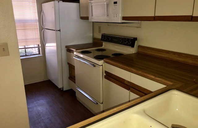 2 BEDROOM CONDO BY UNT