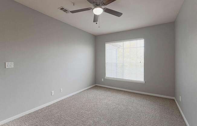 2 beds, 1 bath, 912 sqft, $1,516