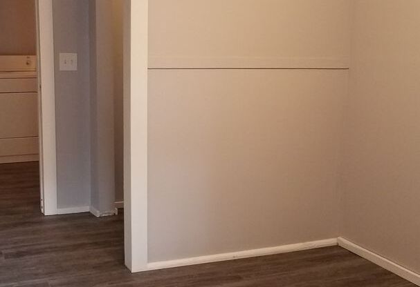 2 beds, 1 bath, $1,300