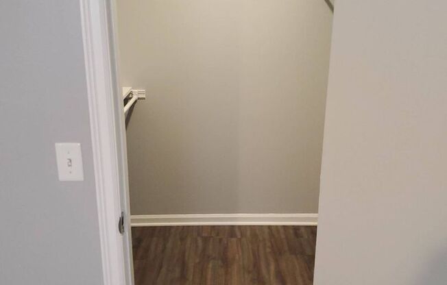 2 beds, 1.5 baths, 935 sqft, $910, Unit 7802-203