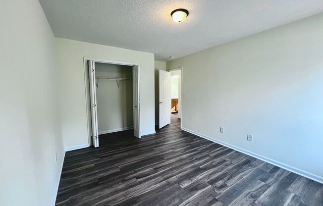 2 beds, 1 bath, $1,295